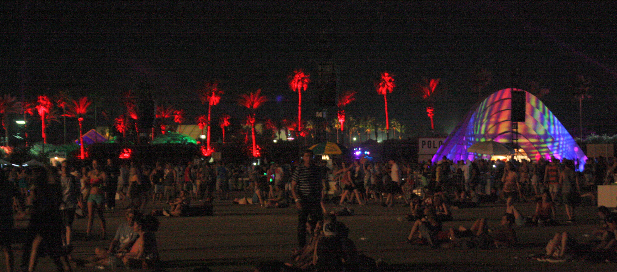 Coachella - Crowds at night